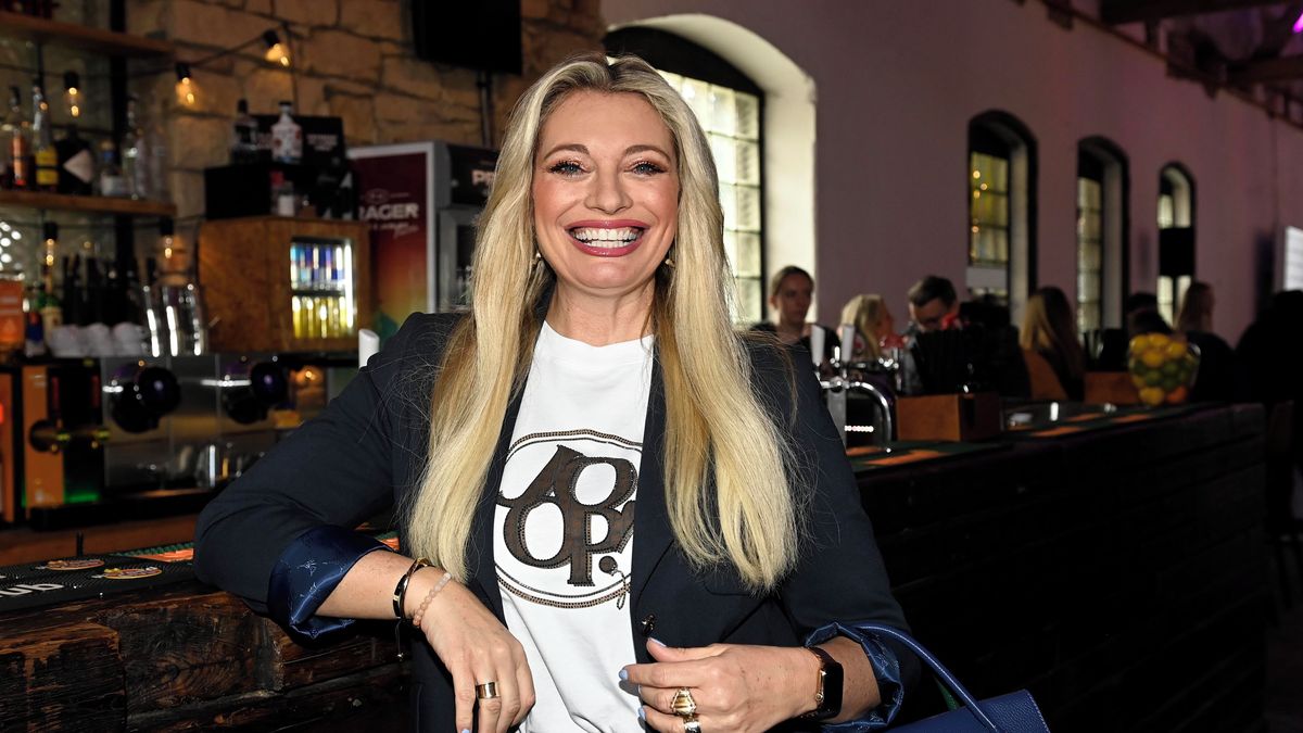 Borhyová jako zajíček neměla chybu: Urostlý fešák po jejím boku ji však trumfl. S takovým by trénovala každá